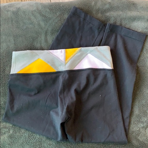 Lululemon Reversible Crop Yoga Pants - Picture 2 of 6